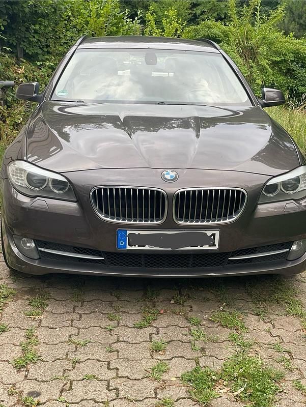 Braun Gebraucht 2012 BMW 525 Kombi | 8.499 € (Superpreis) - Bild 1/4