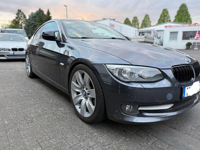 Gebraucht BMW 320 184 PS (135 kW) 2012 Grau Coupé