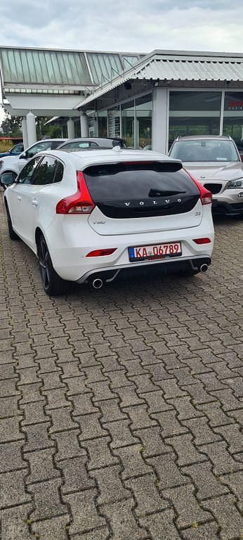 Gebraucht Volvo V40 R-Design 204 PS (150 kW) 2015 Weiß Limousine