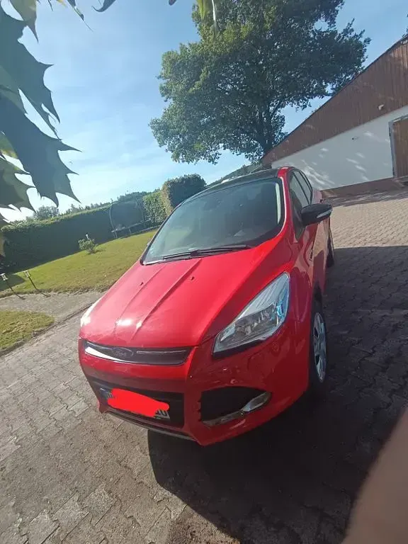 Gebraucht Ford Kuga Trend 150 PS (110 kW) 2016 Rot SUV