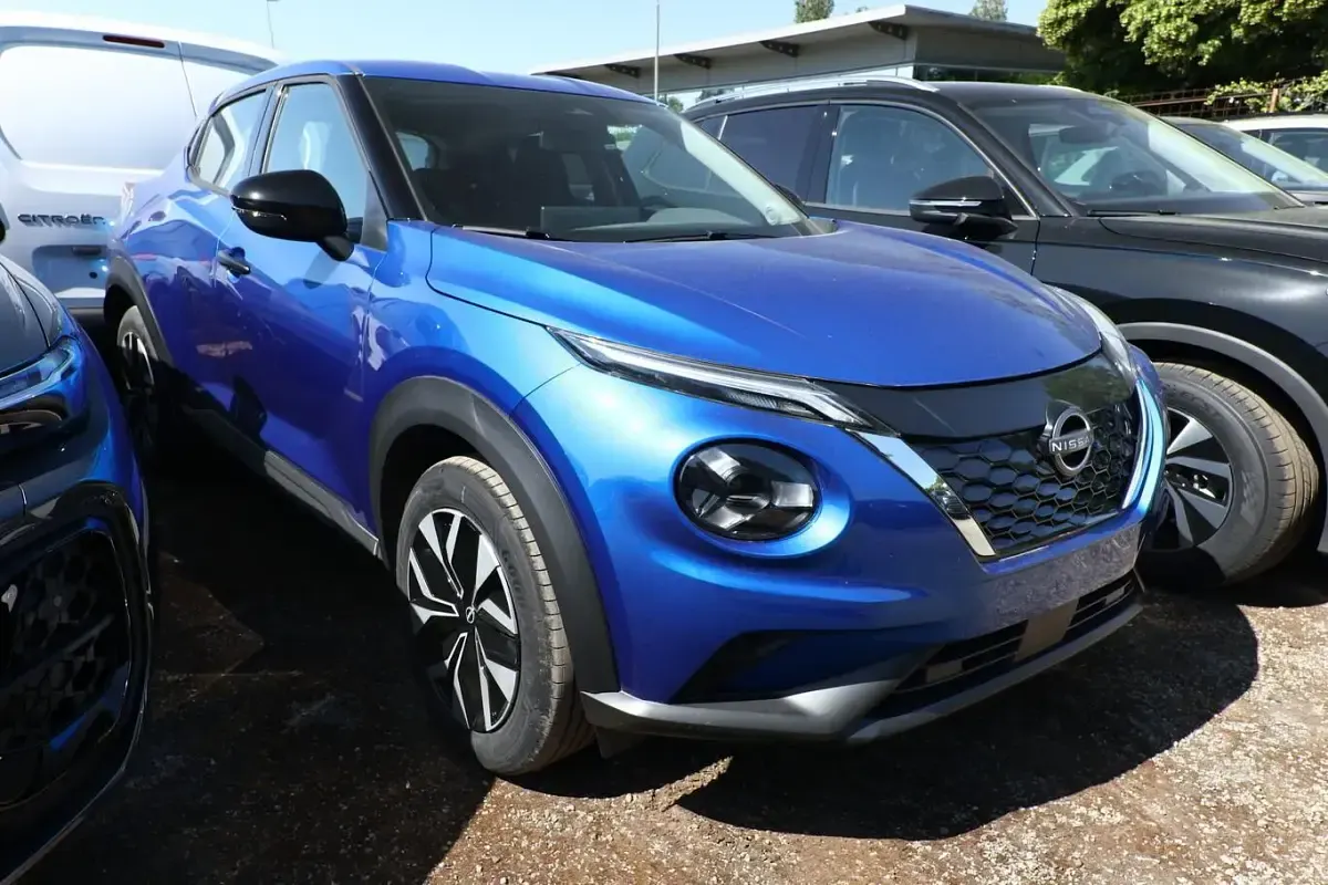 Neu Nissan Juke Acenta 143 PS (105 kW) 2025 Magnetic blue metallic SUV