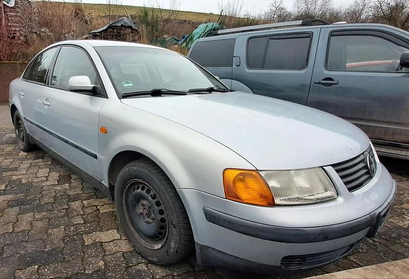 Silber Gebraucht 1997 VW Passat Limousine | 700 € (Guter Preis) - Bild 1/4
