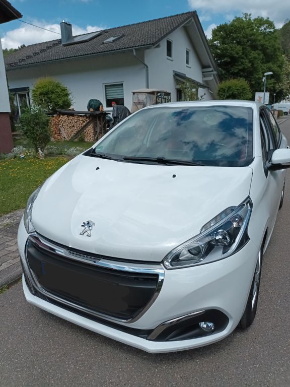 Schwarz Gebraucht 2017 Peugeot 208 Active Kleinwagen | 7.900 € (Fairer Preis) - Bild 1/4