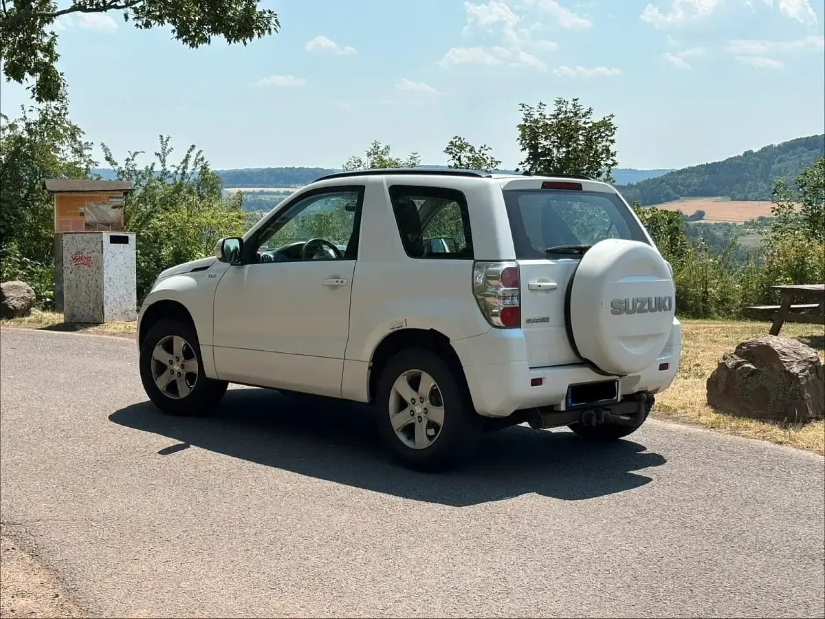 Gebraucht Suzuki Grand Vitara 129 PS (94 kW) 2010 Weiß SUV