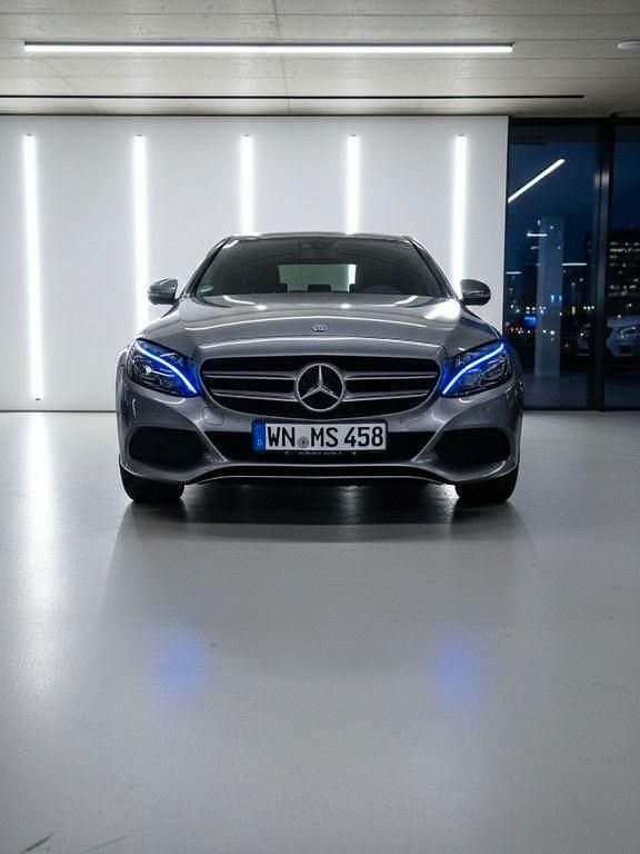 Grau Gebraucht 2016 Mercedes C180 Avantgarde Limousine | 18.000 € (Fairer Preis) - Bild 1/4