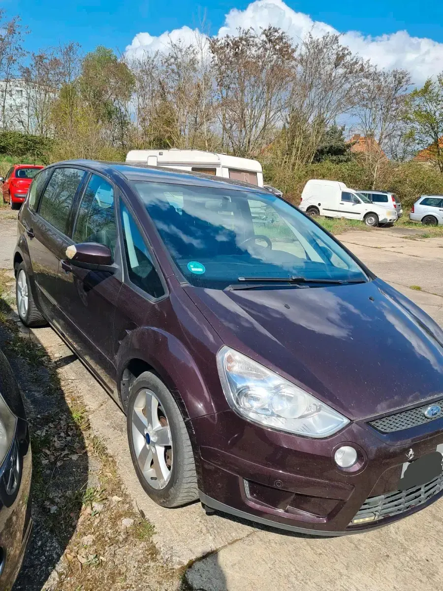 Second-hand Ford S-MAX S 175 CP (128 kW) 2010 Roșu Monovolum