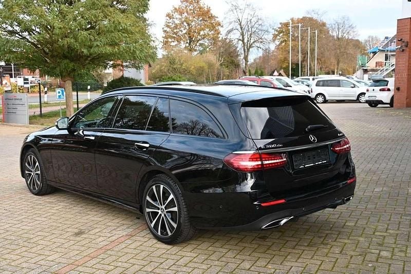 Gebraucht Mercedes E300 AMG 306 PS (225 kW) 2022 Schwarz Kombi