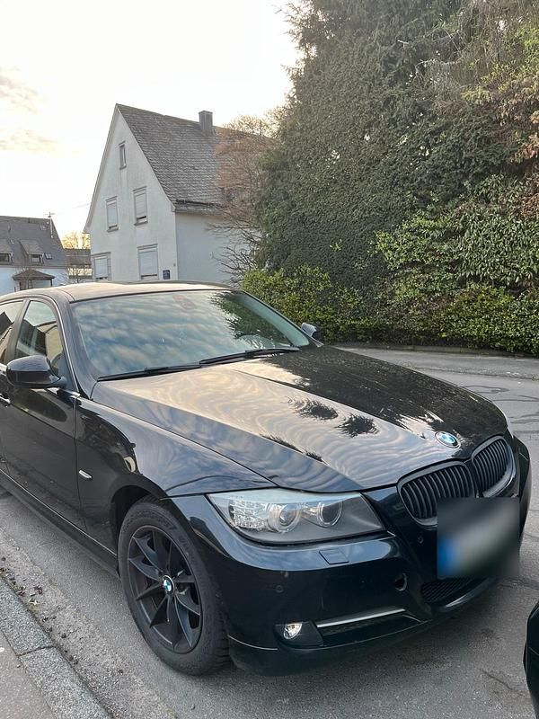 Gebraucht BMW 320 184 PS (135 kW) 2011 Schwarz Kombi