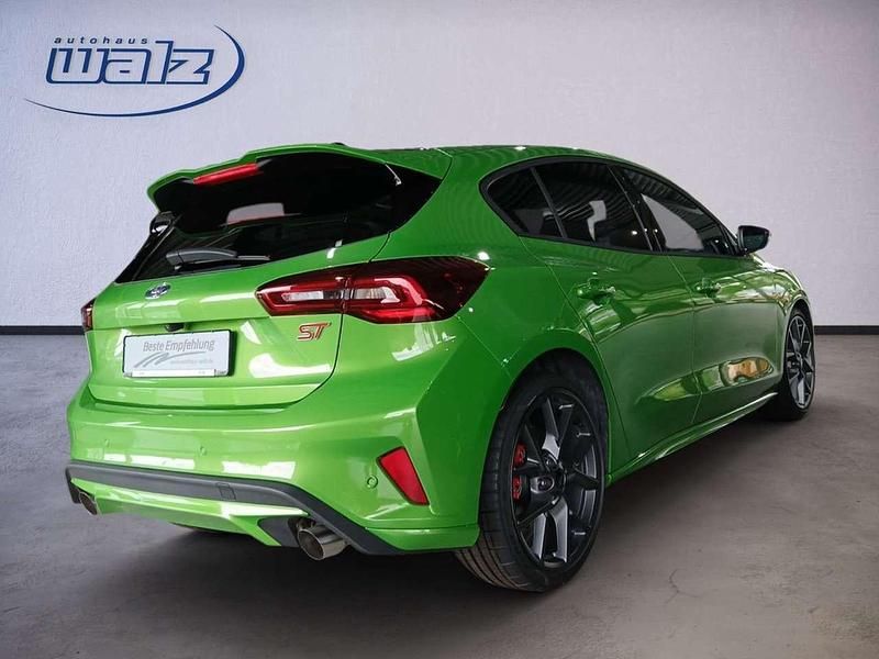 Neu Ford Focus ST 280 PS (205 kW) 2026 Mean green Kombi