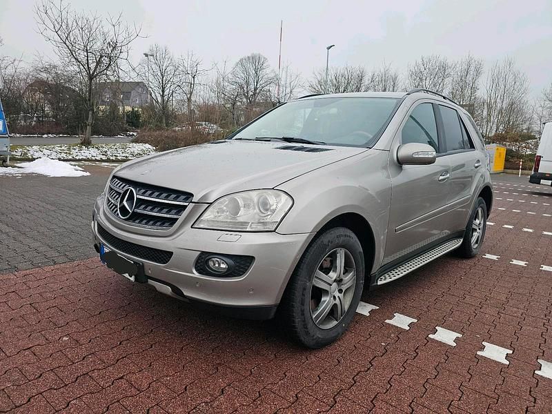 Gebraucht Mercedes ML320 224 PS (164 kW) 2006 Silber SUV