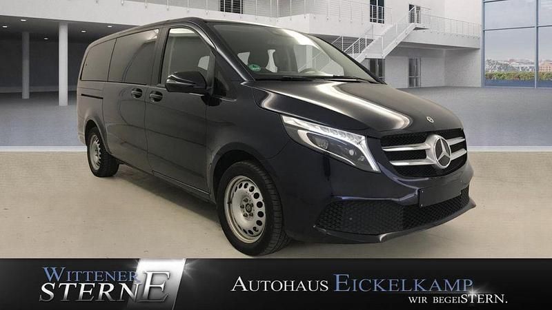 Blau Gebraucht 2019 Mercedes V220 Edition Van / Kleinbus | 33.915 € (Guter Preis) - Bild 1/3