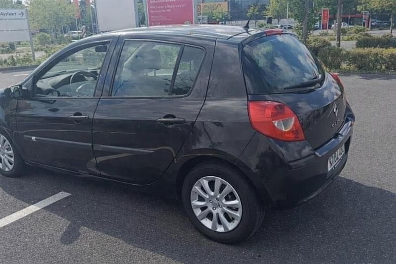 Gebraucht Renault Clio II 75 PS (55 kW) 2006 Schwarz Kleinwagen