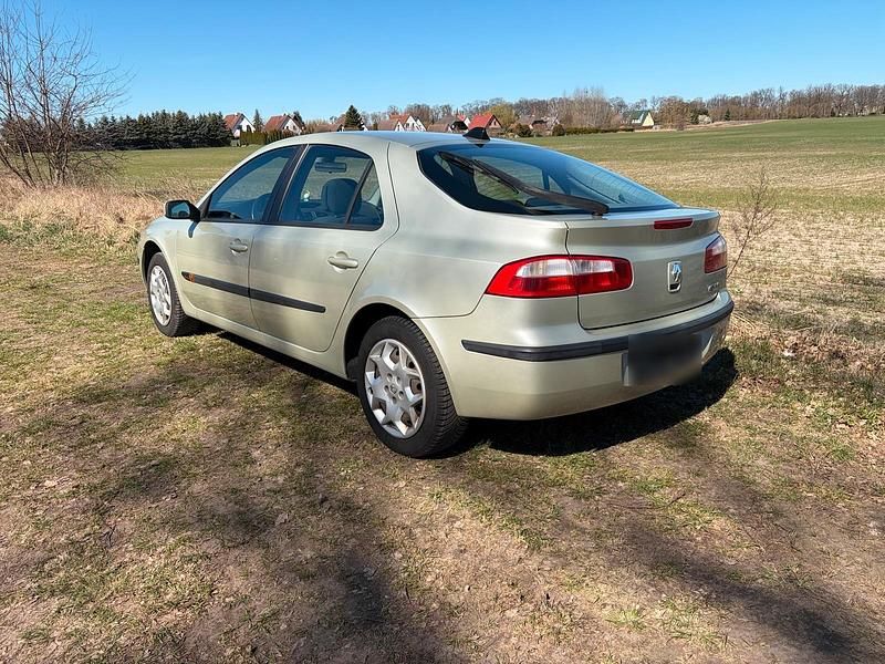 Gebraucht Renault Laguna II 120 PS (88 kW) 2004 Gold Limousine