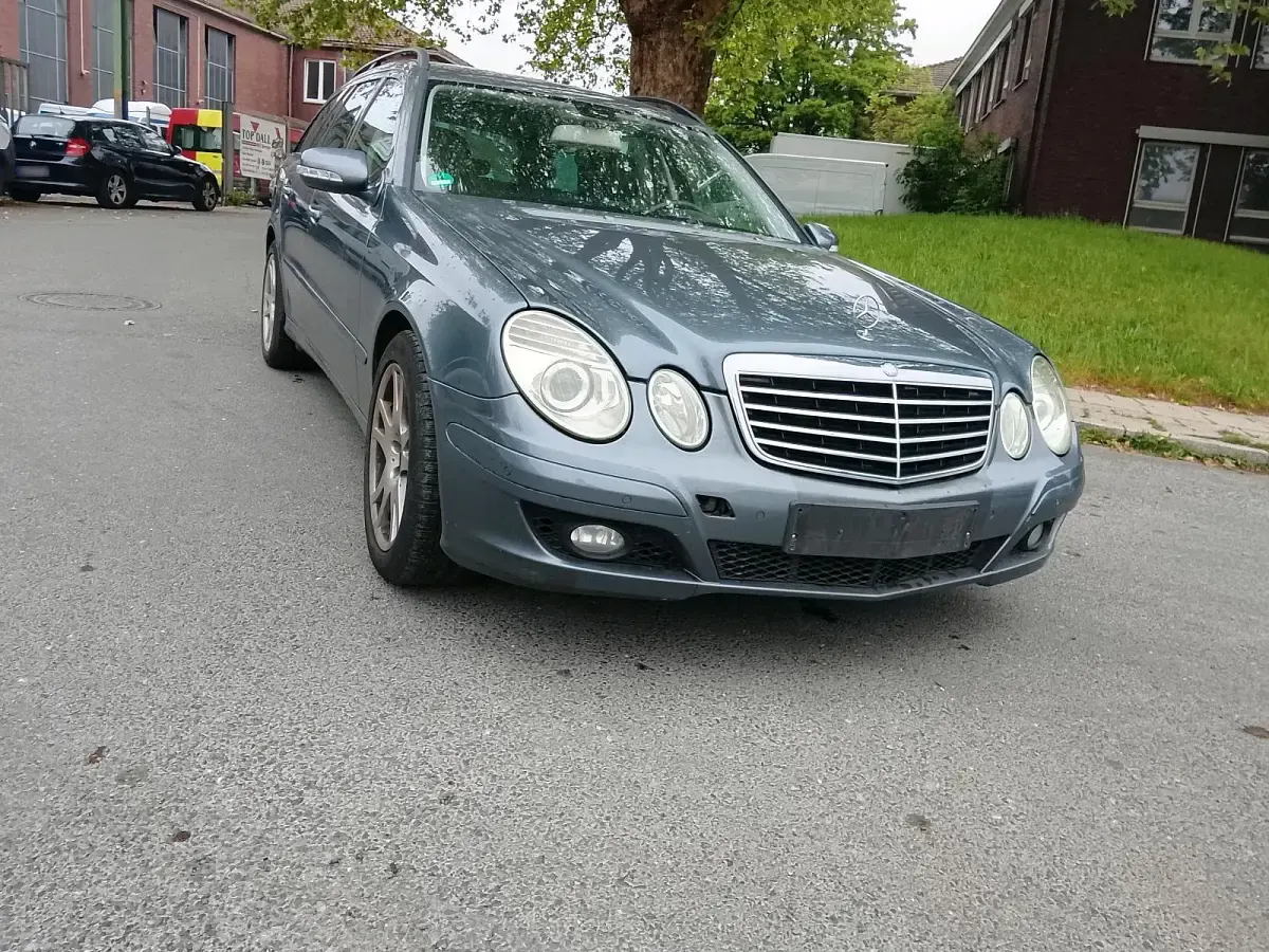Usado Mercedes E220 170 CV (125 kW) 2007 Gris Familiar