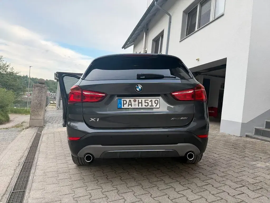 Gebraucht BMW X1 Sport Line 192 PS (141 kW) 2019 Grau SUV
