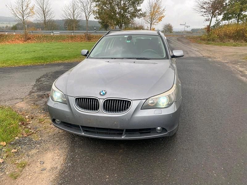 Gebraucht BMW 525 218 PS (160 kW) 2006 Grau Kombi