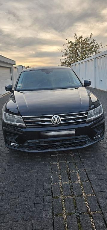 Schwarz Gebraucht 2018 VW Tiguan Comfortline SUV | 18.000 € (Guter Preis) - Bild 1/4