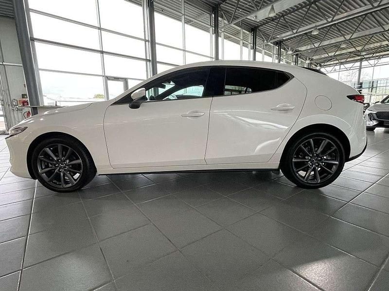 Neu Mazda 3 140 PS (102 kW) 2025 Snowflake white pearl Limousine