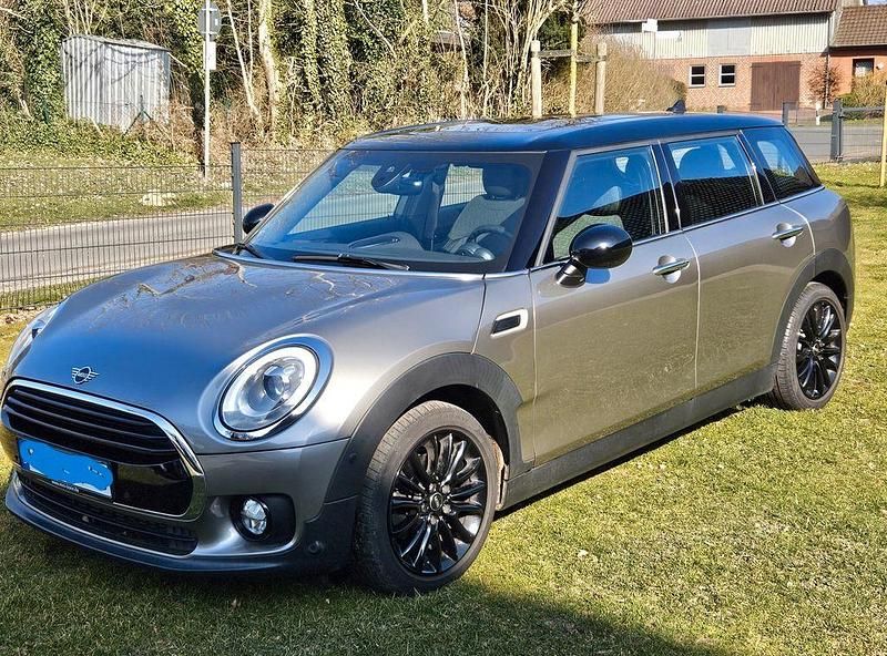 Grau Gebraucht 2019 Mini Cooper Clubman Kombi | 17.850 € (Guter Preis) - Bild 1/4