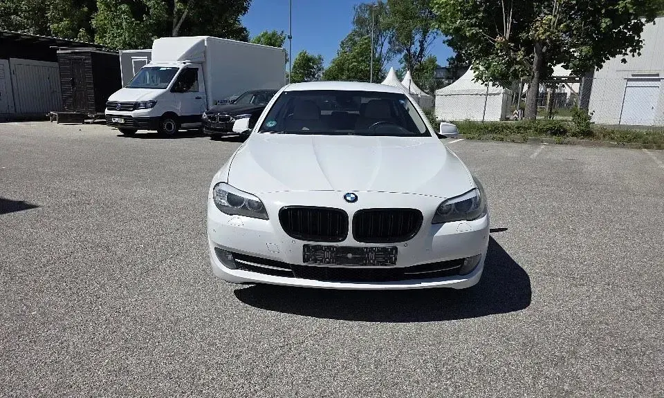 Gebraucht BMW 535 Sport Line 299 PS (219 kW) 2010 Weiß Limousine