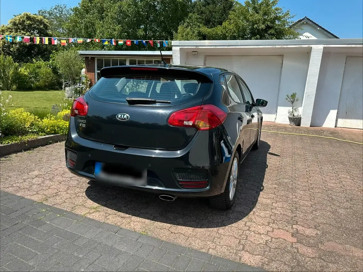 Gebraucht Kia Ceed 100 PS (73 kW) 2016 Schwarz Kleinwagen