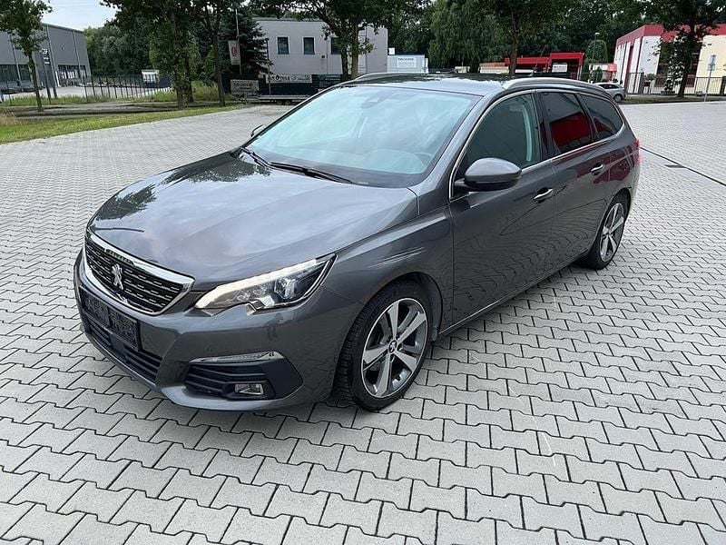 Grau Gebraucht 2021 Peugeot 308 Allure Kombi | 8.800 € - Bild 1/4