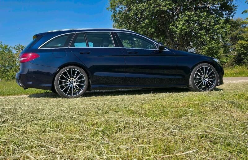 Blau Gebraucht 2017 Mercedes C250 AMG line Kombi | 16.000 € (Superpreis) - Bild 1/4
