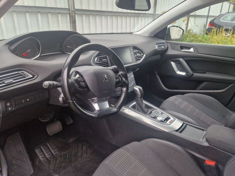 Gebraucht Peugeot 308 Allure 120 PS (88 kW) 2018 Grau Kombi