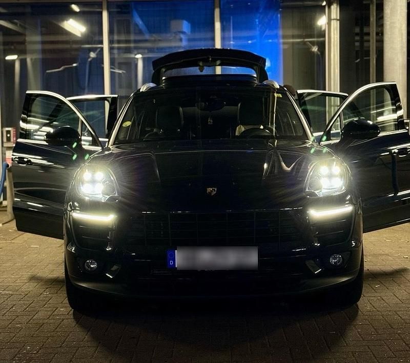 Blau Gebraucht 2017 Porsche Macan S SUV | 27.499 € - Bild 1/4