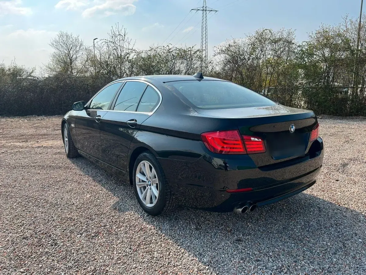 Gebraucht BMW 530 258 PS (189 kW) 2011 Schwarz Limousine