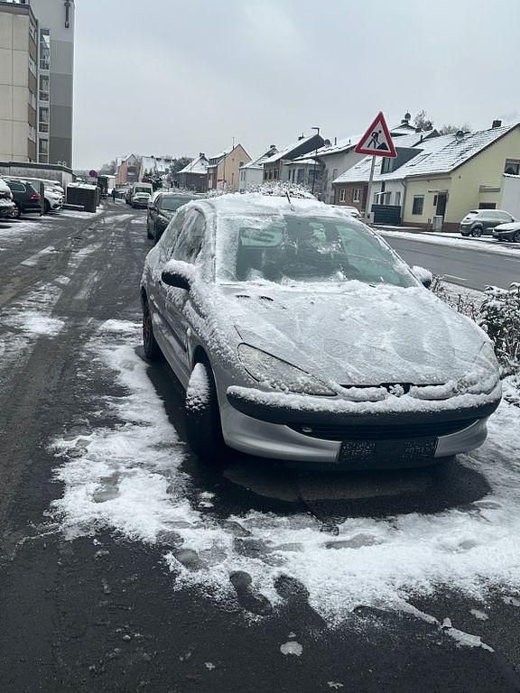 Silber Gebraucht 2016 Peugeot 206 Kleinwagen | 1.000 € - Bild 1/4