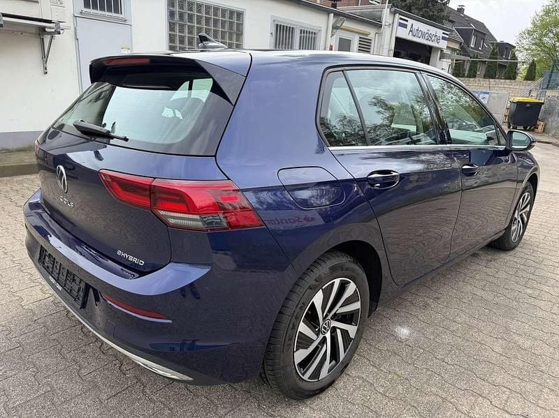 Gebraucht VW Golf VIII 150 PS (110 kW) 2020 Atlantic blue metallic Kleinwagen
