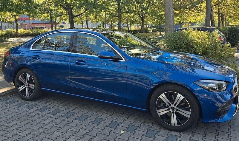 Gebraucht Mercedes C300 Avantgarde 258 PS (189 kW) 2023 Blau Limousine