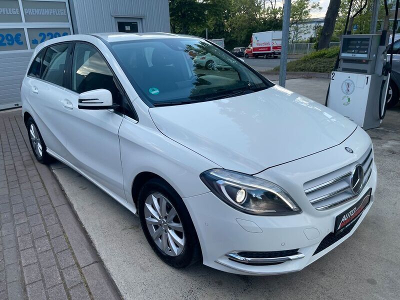 Gebraucht Mercedes B200 156 PS (114 kW) 2013 Weiß Van / Kleinbus