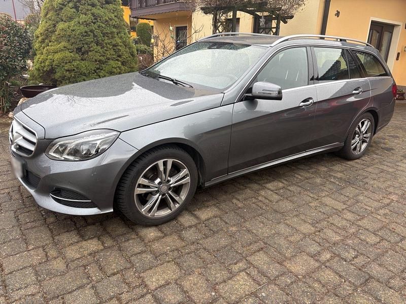 Gebraucht Mercedes E220 Edition 170 PS (125 kW) 2015 Grau Kombi