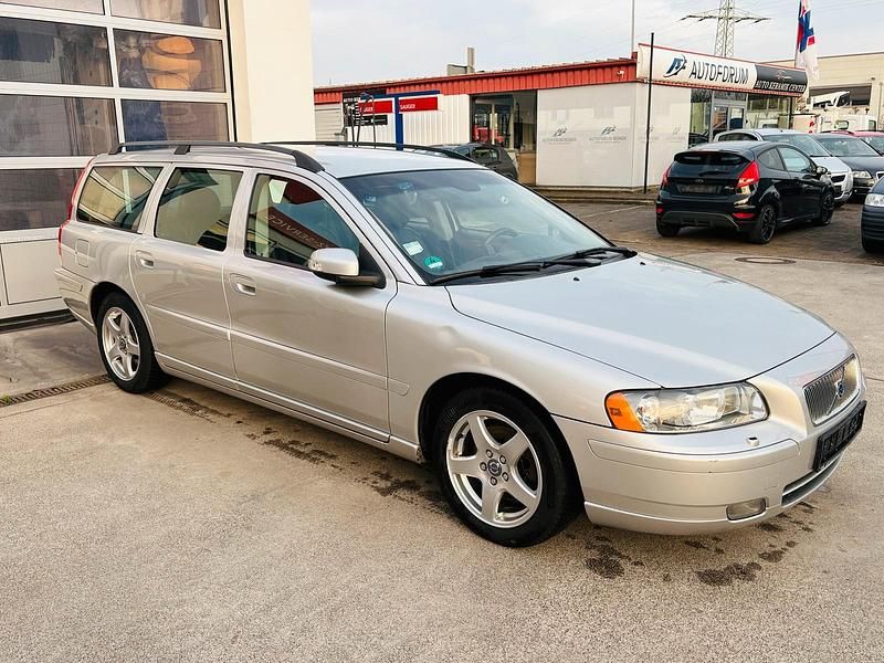 Gebraucht Volvo V70 163 PS (119 kW) 2007 Silber Kombi