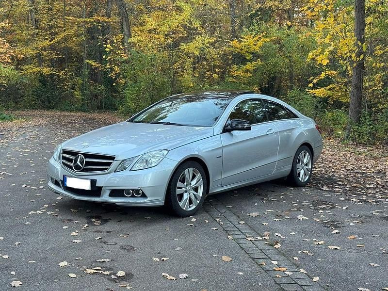 Gebraucht Mercedes E250 204 PS (150 kW) 2009 Silber Coupé