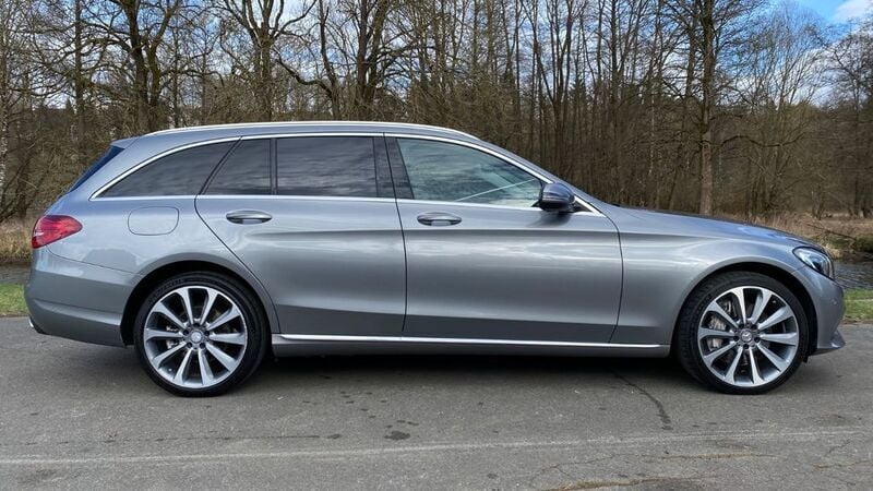 Grau Gebraucht 2015 Mercedes C400 Avantgarde Kombi | 19.999 € - Bild 1/4