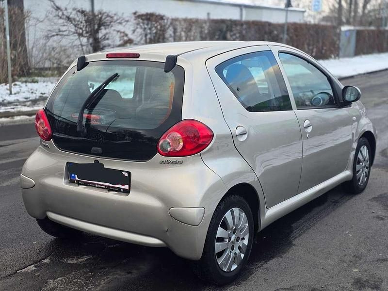 Gebraucht Toyota Aygo 68 PS (50 kW) 2009 Beige Kleinwagen