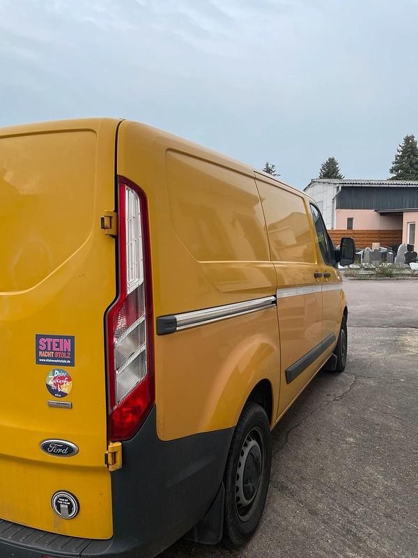 Usado Ford Transit 102 HP (75 kW) 2015 Amarelo Monovolume