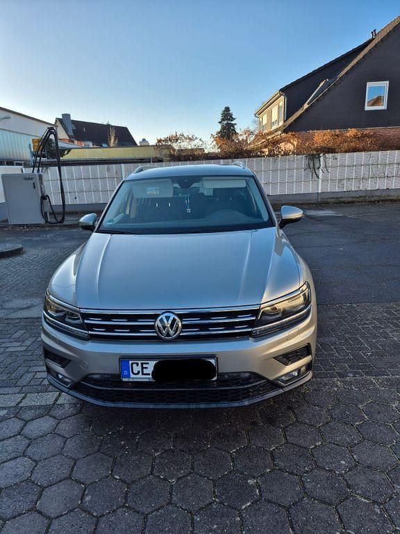 Grau Gebraucht 2018 VW Tiguan Sound SUV | 20.000 € (Guter Preis) - Bild 1/4