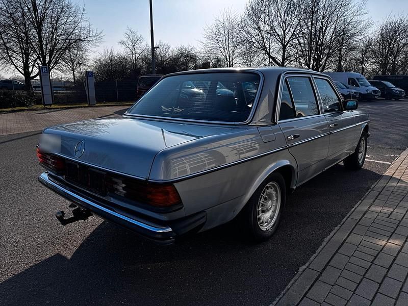 Gebraucht Mercedes 300 80 PS (58 kW) 1980 Blau Limousine