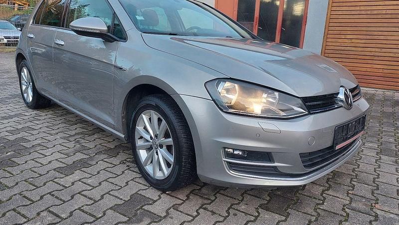 Silber Gebraucht 2016 VW Golf VII LOUNGE Limousine | 8.490 € (Etwas zu teuer) - Bild 1/4