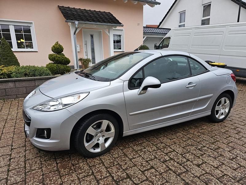 Gebraucht Peugeot 207 101 PS (74 kW) 2013 Silber Cabrio