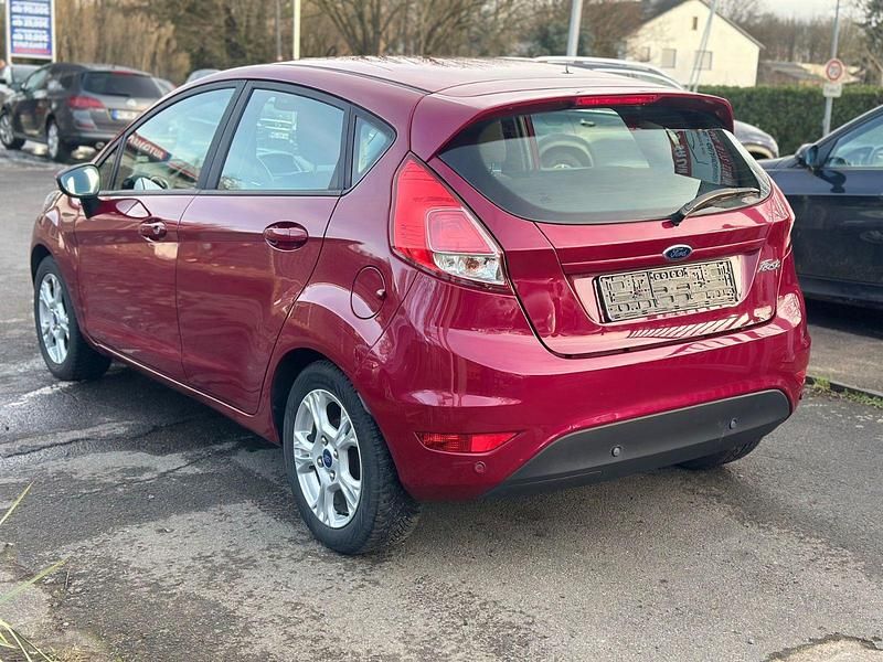 Gebraucht Ford Fiesta Trend 80 PS (58 kW) 2014 Violet Kleinwagen