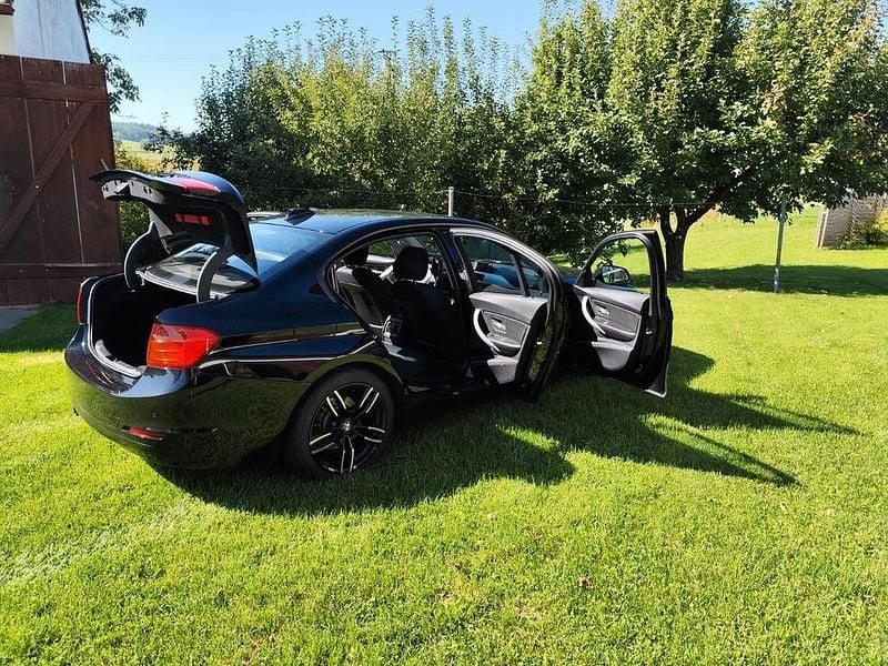 Gebraucht BMW 328 Sport Line 245 PS (180 kW) 2012 Schwarz Limousine