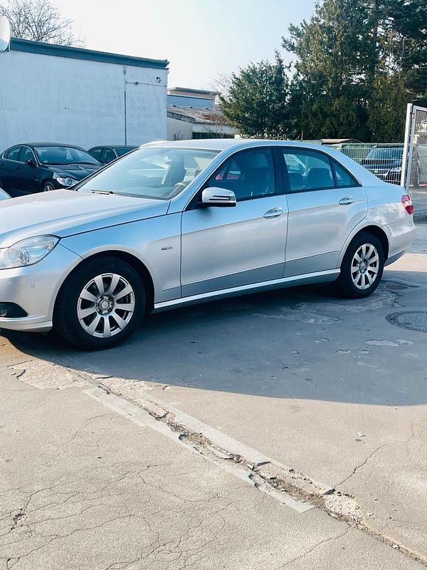 Gebraucht Mercedes E200 184 PS (135 kW) 2010 Silber Limousine