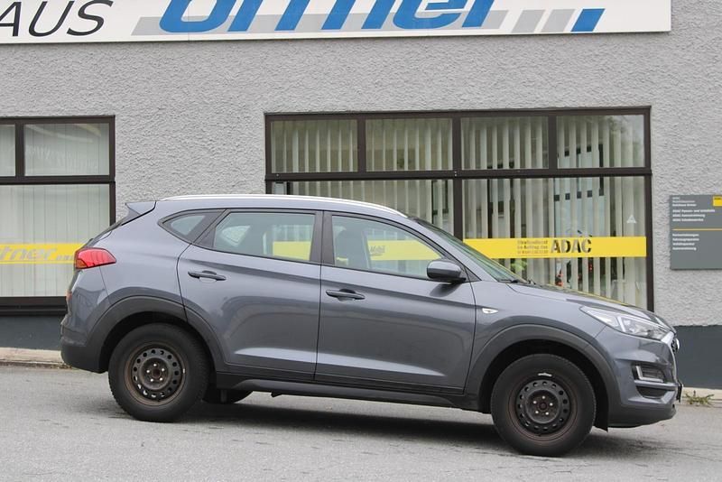 Grau Gebraucht 2018 Hyundai Tucson Select SUV | 12.900 € (Guter Preis) - Bild 1/4