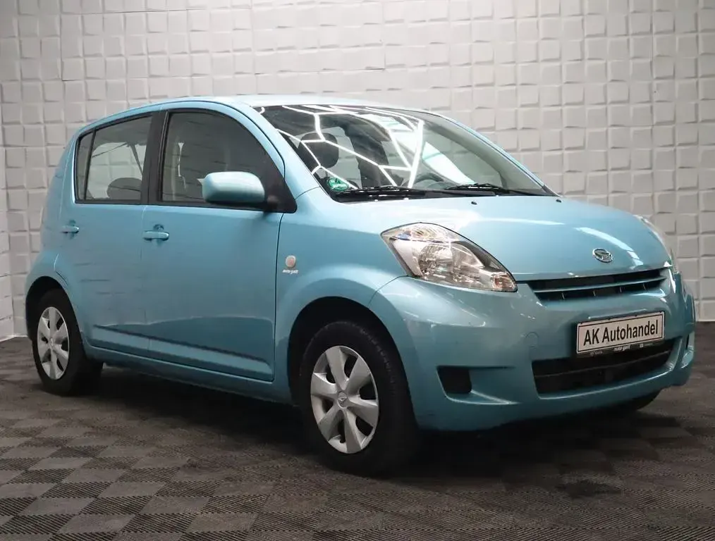 Gebraucht Daihatsu Sirion 69 PS (50 kW) 2010 Blau Kleinwagen