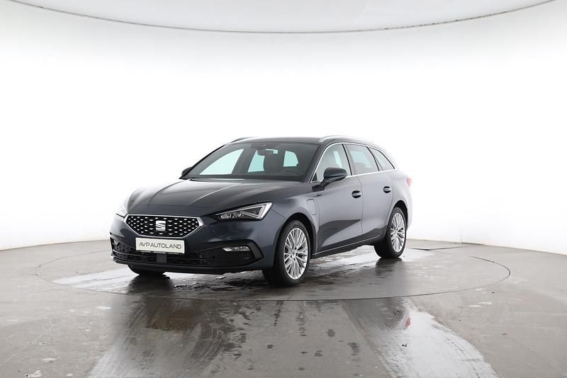 Grau Gebraucht 2022 Seat Leon XCELLENCE Kombi | 24.930 € (Etwas zu teuer) - Bild 1/4